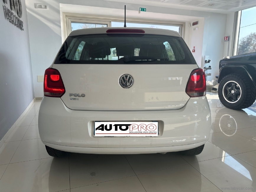 VOLKSWAGEN Polo