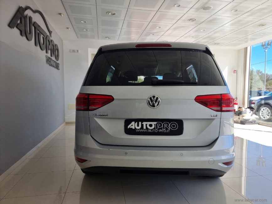 VOLKSWAGEN Touran