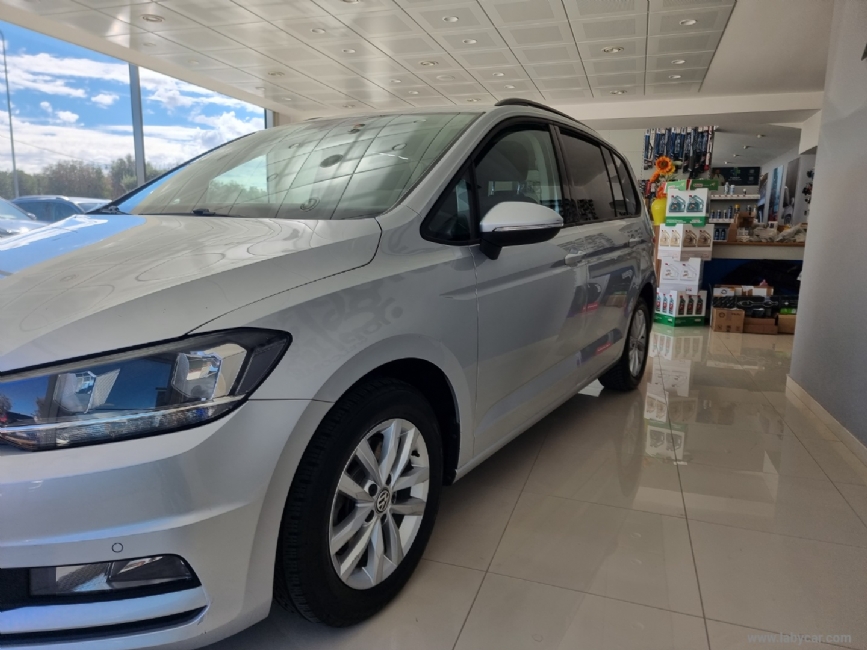 VOLKSWAGEN Touran