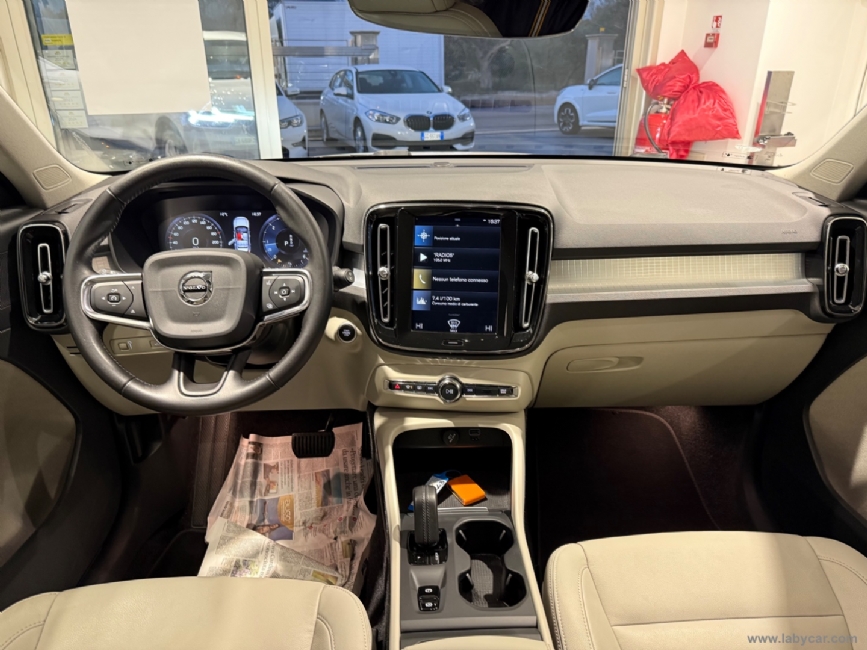 VOLVO XC40