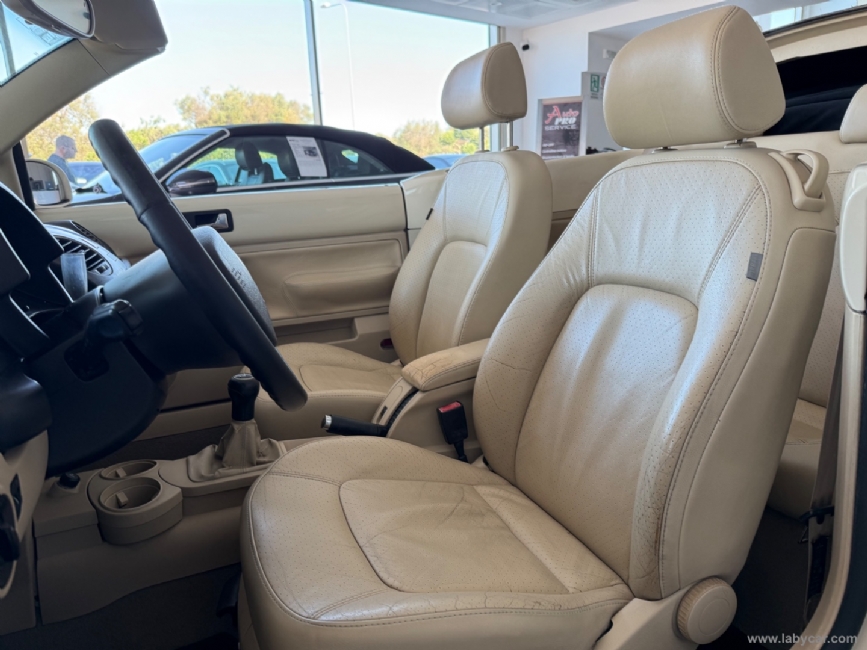VOLKSWAGEN New Beetle