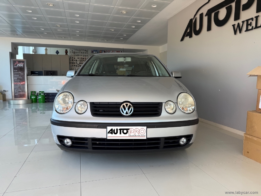 VOLKSWAGEN Polo
