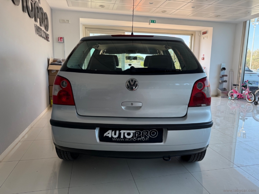 VOLKSWAGEN Polo