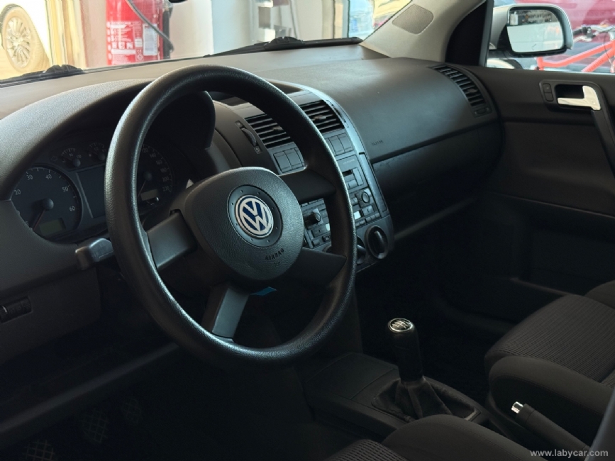 VOLKSWAGEN Polo