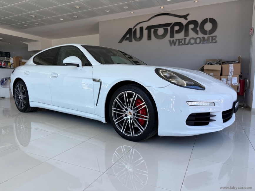 PORSCHE Panamera