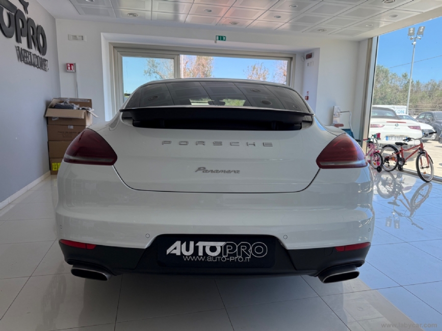 PORSCHE Panamera