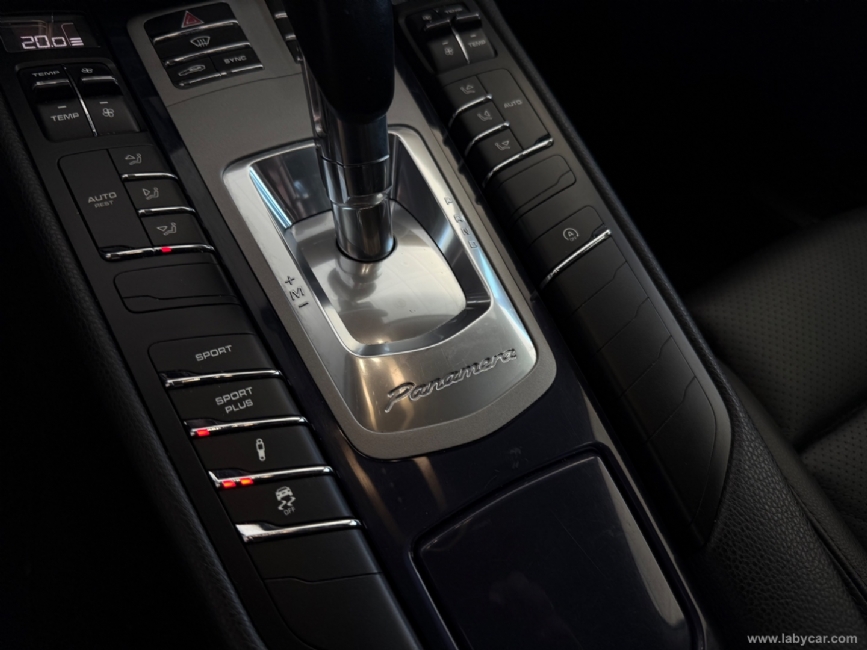 PORSCHE Panamera