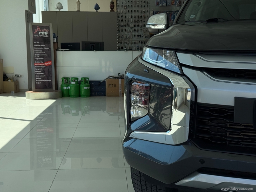 MITSUBISHI L200