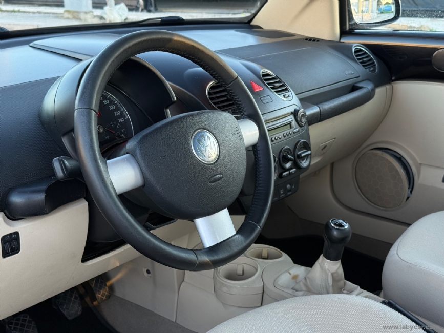 VOLKSWAGEN New Beetle