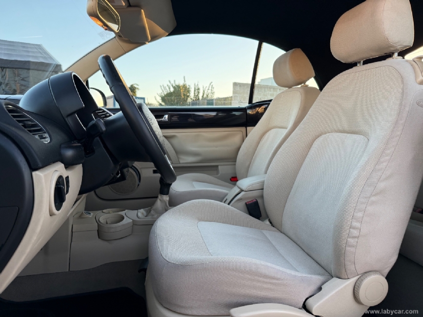 VOLKSWAGEN New Beetle