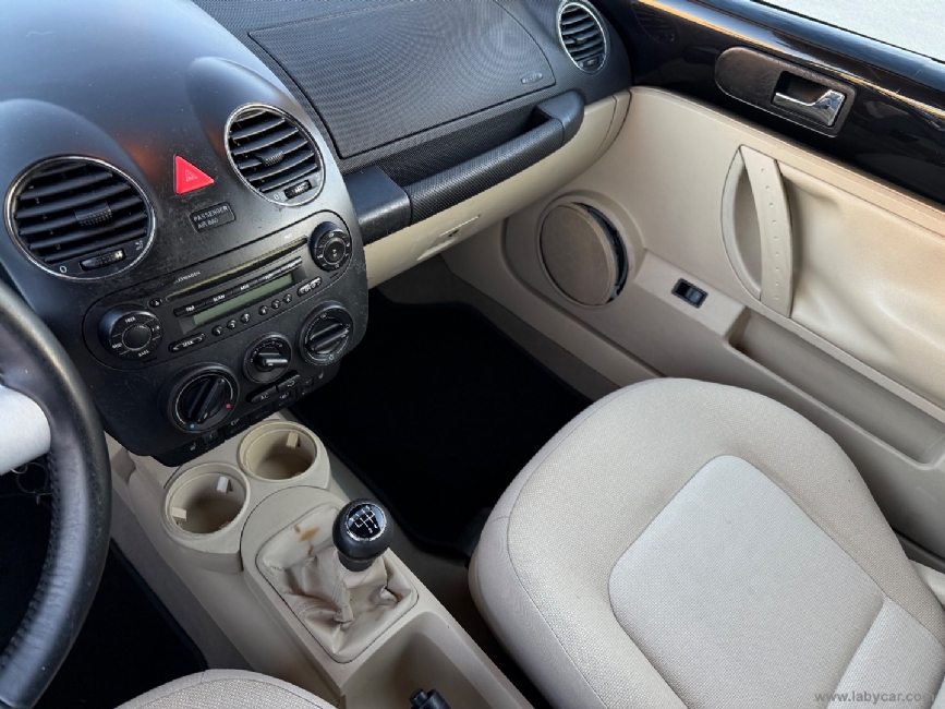 VOLKSWAGEN New Beetle