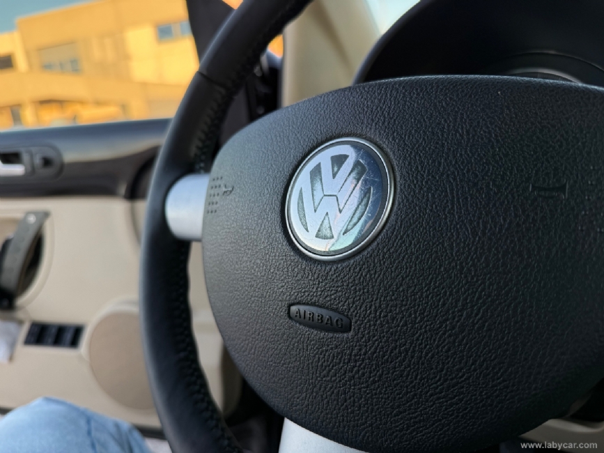 VOLKSWAGEN New Beetle