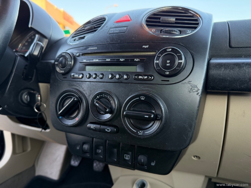 VOLKSWAGEN New Beetle