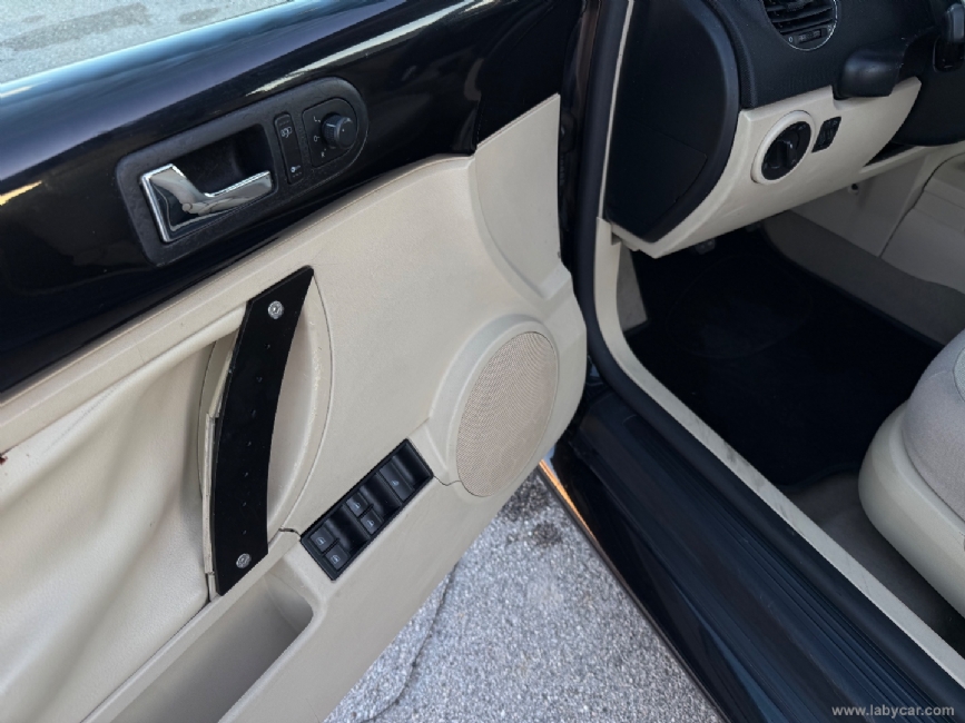 VOLKSWAGEN New Beetle