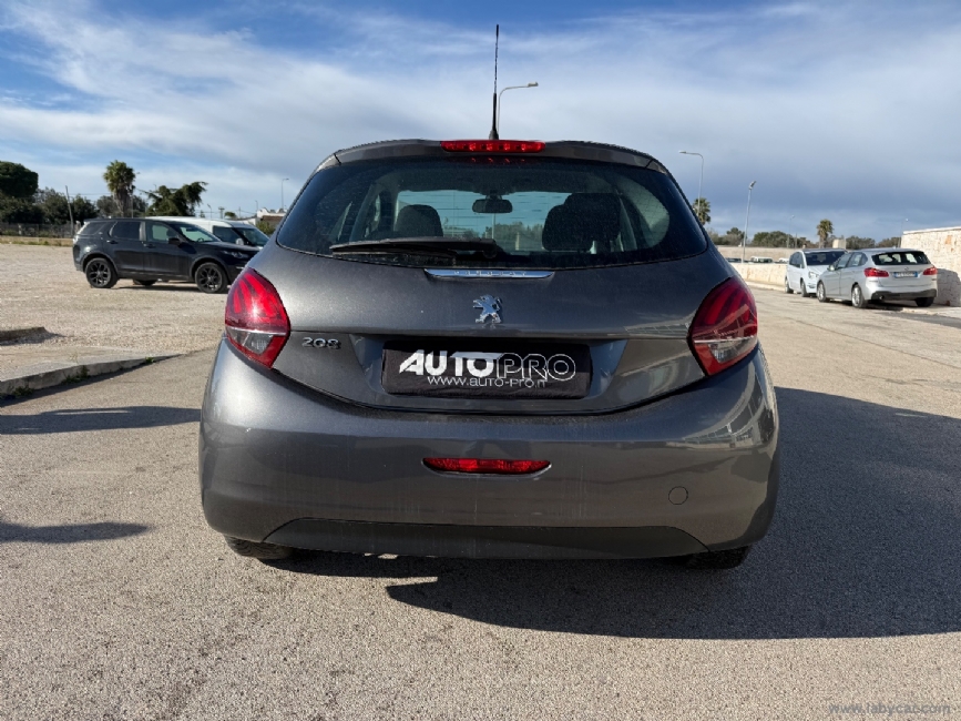 PEUGEOT 208