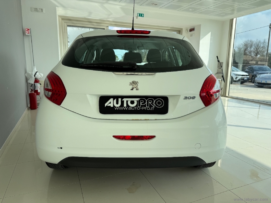 PEUGEOT 208