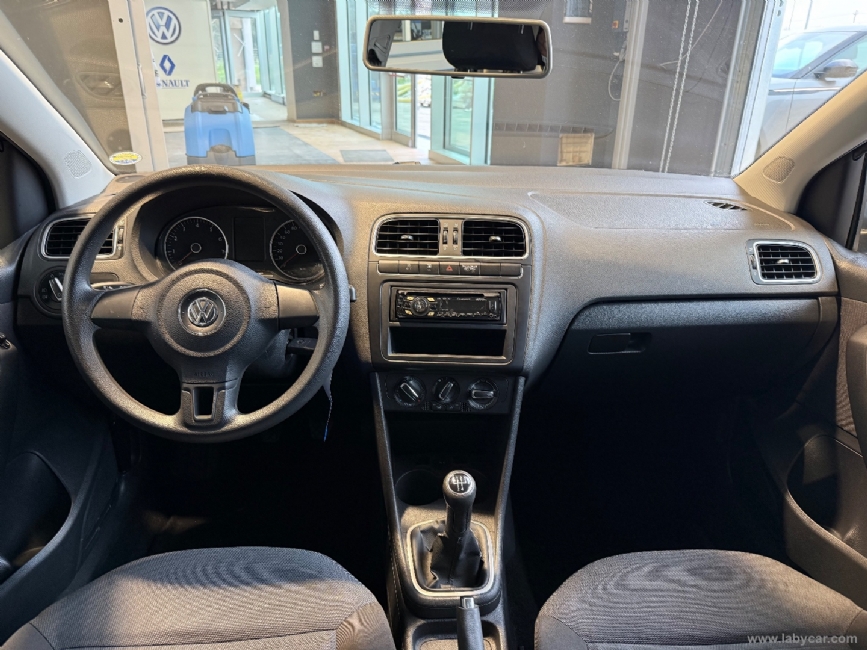 VOLKSWAGEN Polo