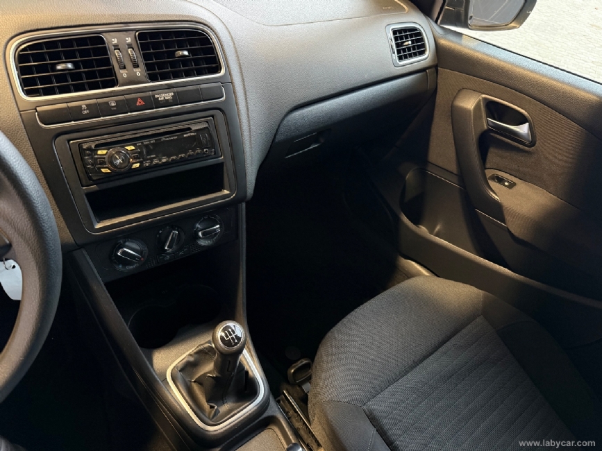 VOLKSWAGEN Polo
