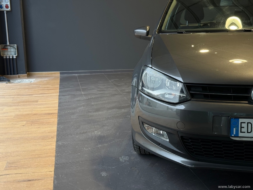 VOLKSWAGEN Polo