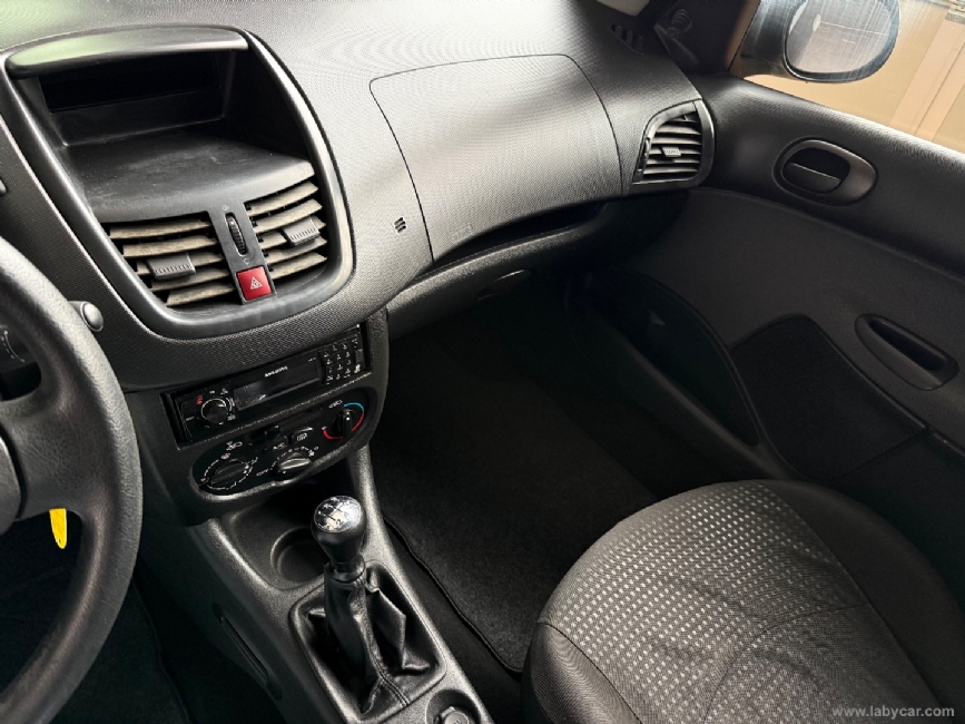 PEUGEOT 206