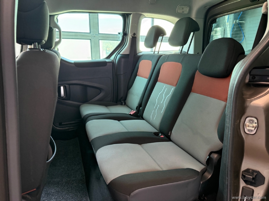 PEUGEOT Partner