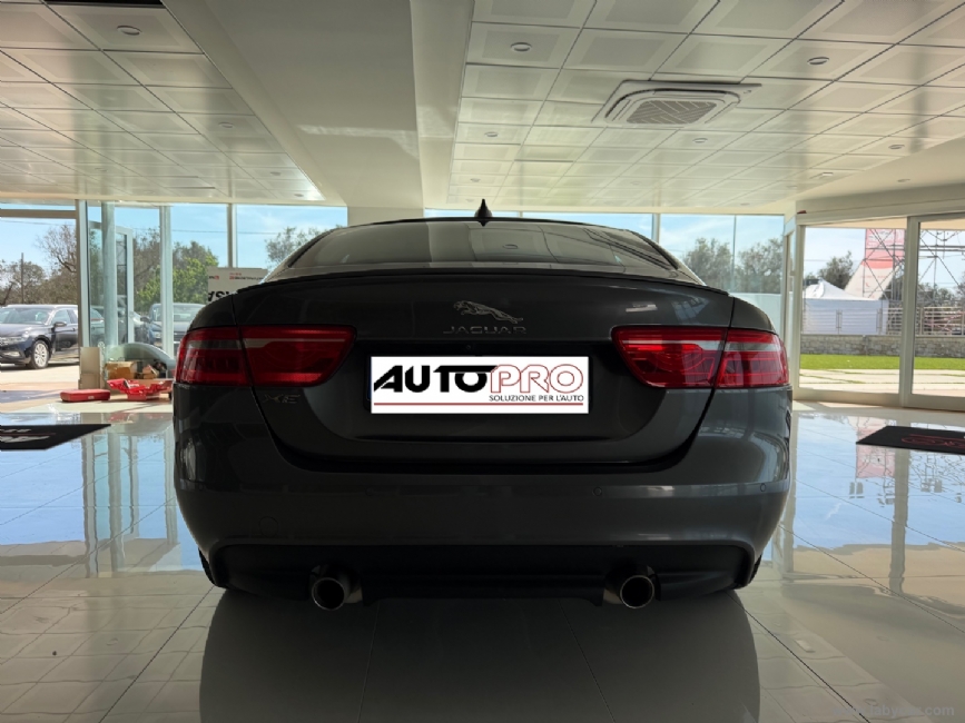 JAGUAR XE