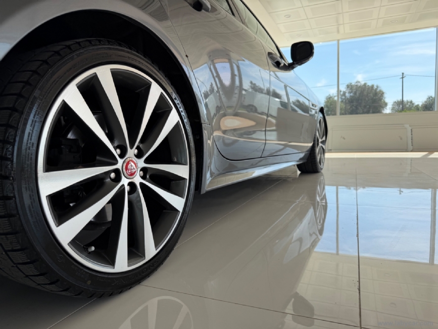 JAGUAR XE