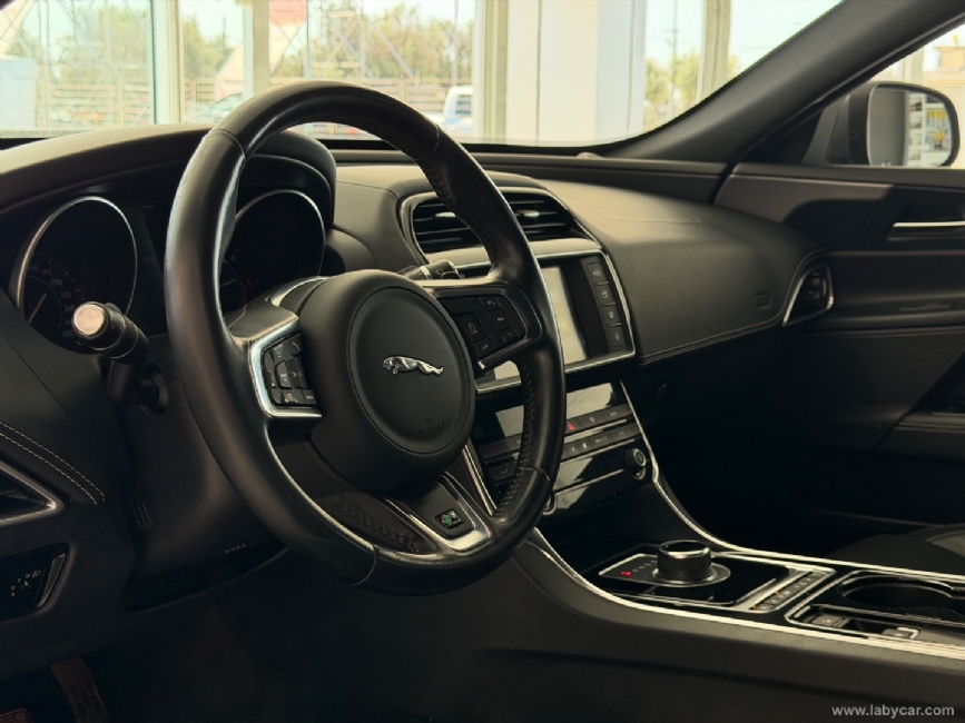 JAGUAR XE