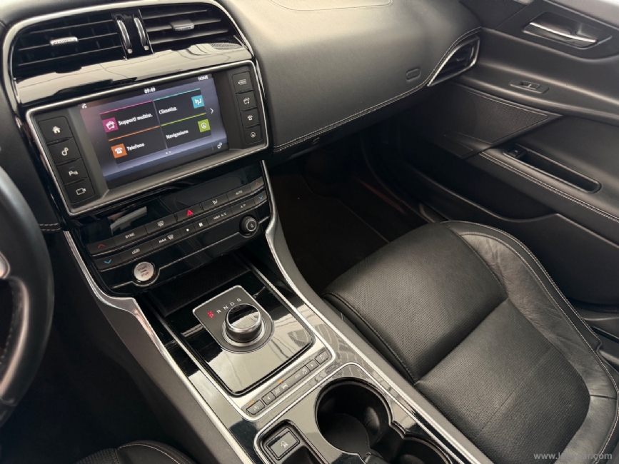 JAGUAR XE