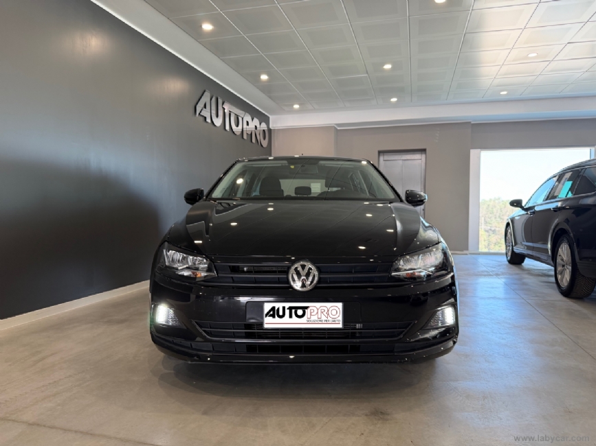VOLKSWAGEN Polo