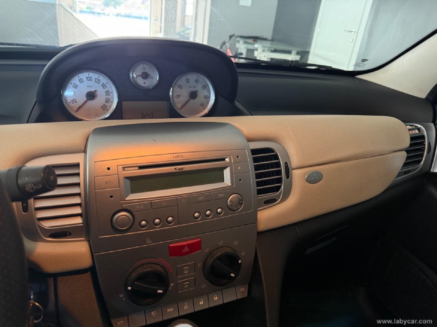 LANCIA Ypsilon