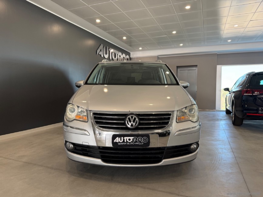 VOLKSWAGEN Touran
