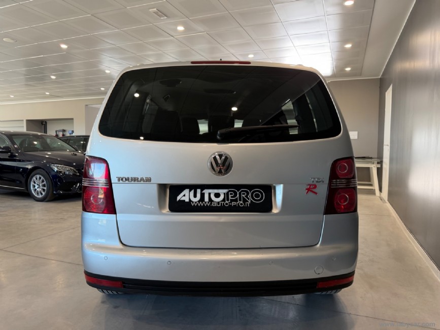 VOLKSWAGEN Touran