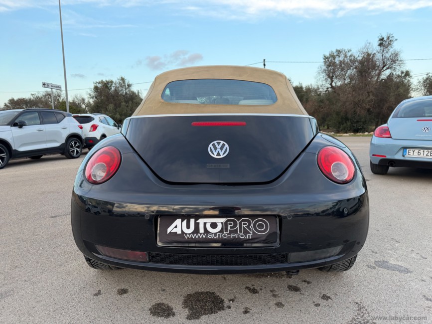 VOLKSWAGEN New Beetle