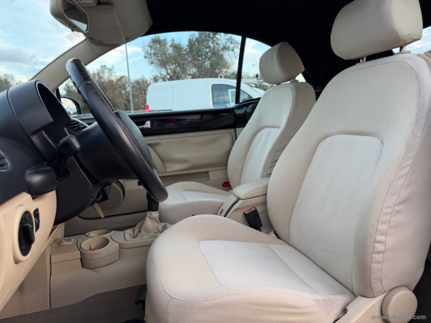 VOLKSWAGEN New Beetle